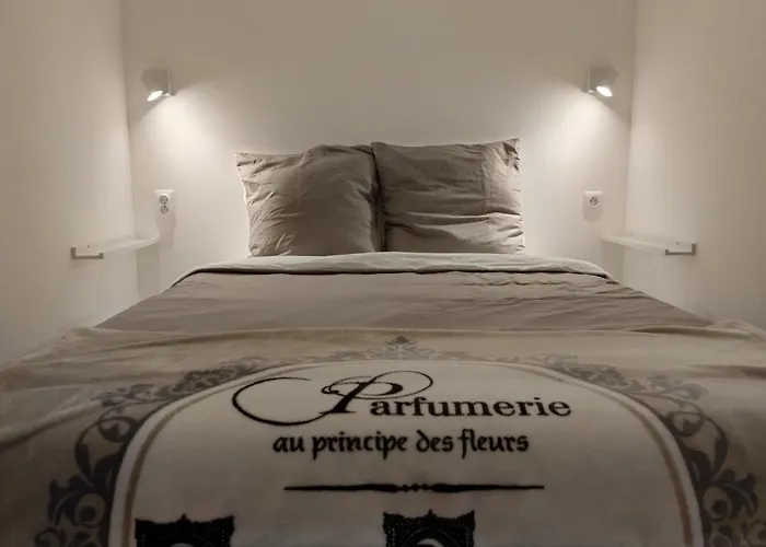 Manoir De La Guignardiere : The Ou Cafe ?
