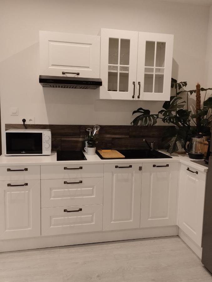 Manoir De La Guignardiere : The Ou Cafe ? Apartment Chavagne